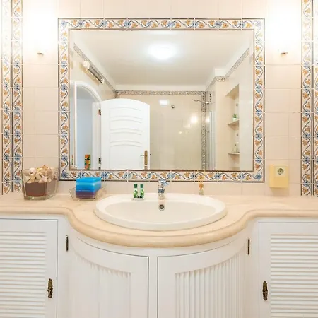 Lejlighed Guestready - Minimalist Downtown Apt With Terrace Carcavelos (Lisbon)