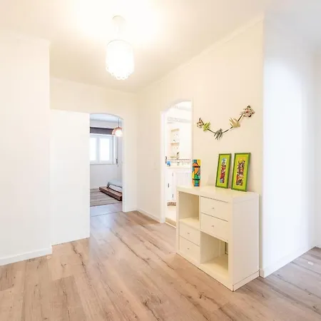 Guestready - Minimalist Downtown Apt With Terrace Carcavelos (Lisbon)
