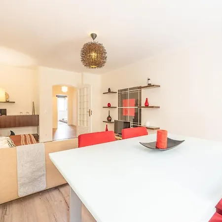 Guestready - Minimalist Downtown Apt With Terrace Carcavelos (Lisbon)